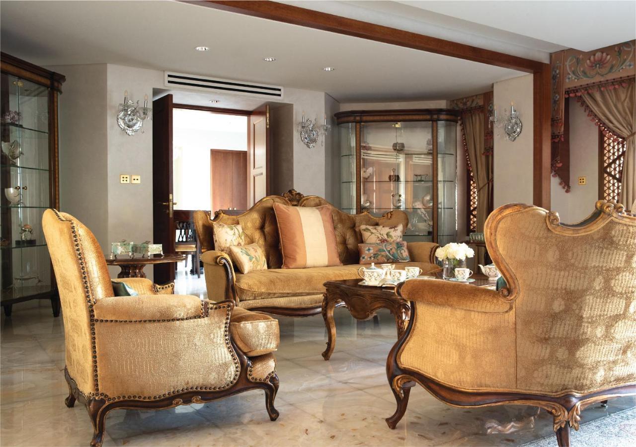 Jumeirah Messilah Beach Kuwait Kuwait City Luaran gambar A living room in a luxury home