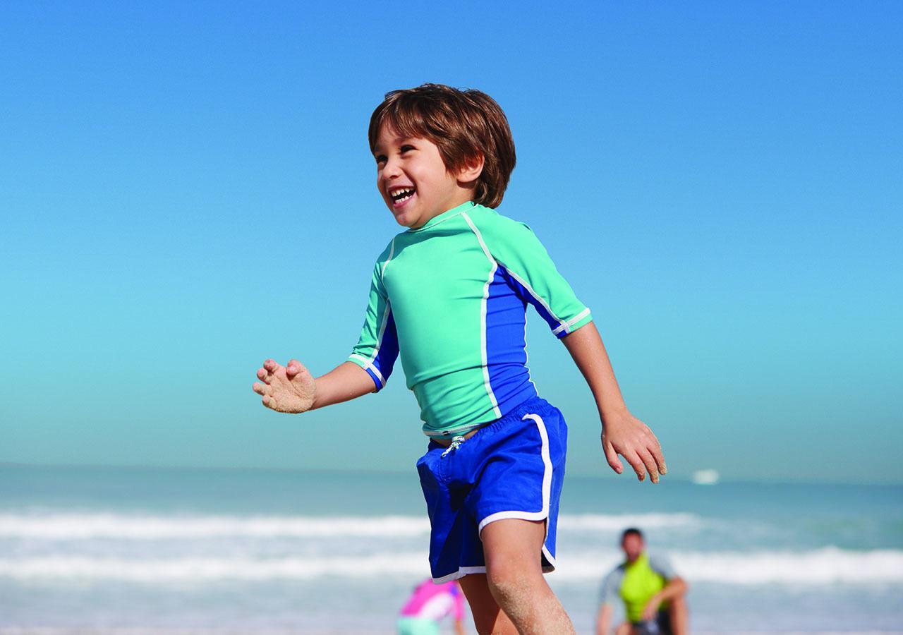 Jumeirah Messilah Beach Kuwait Kuwait City Luaran gambar A child wearing a rash vest
